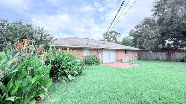 Building Photo - 11119 Atwell Dr