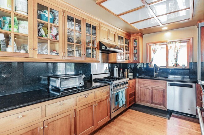 Primary Photo - 9270 Linda Vista Ln