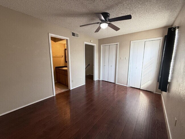 Building Photo - Spacious 2-Bed, 2.5-Bath Townhome in the B...