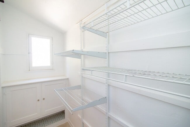 Building Photo - Exclusive 2 Bed/1 Bath Spanish-Style Home ...