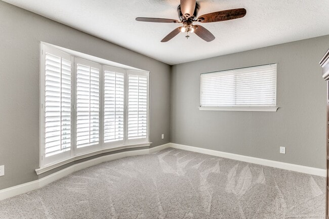 Building Photo - 4 bedroom with pool in Colleyville