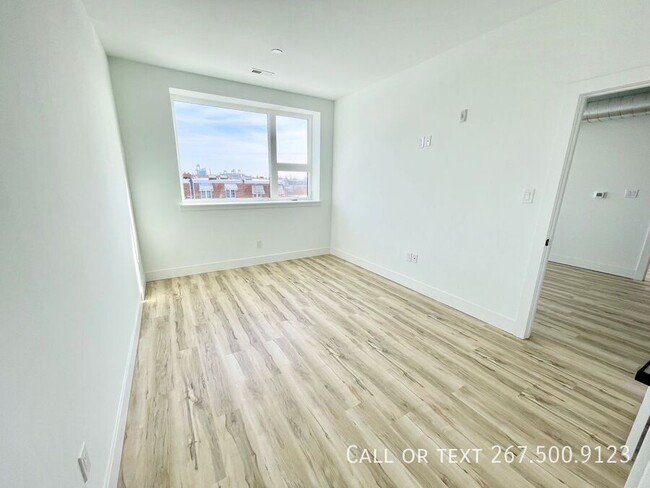 Building Photo - Perfect Location, Perfect Apartment. Visit...