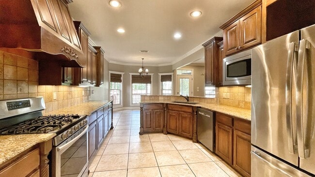 Building Photo - 1501 NE Greenbrier Ct