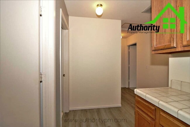 Building Photo - 3610 Sunwood Dr