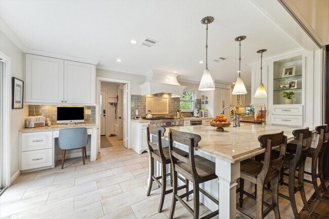 Building Photo - 6503 Hickorycrest Dr