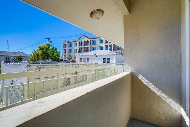 Building Photo - 6117 11th Ave