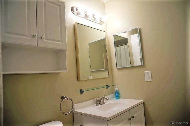 Building Photo - 43298 Mound Rd