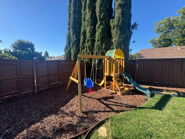 Building Photo - Bright and Modern 3BD/2BA Single-Family Ho...
