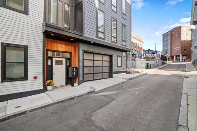 Building Photo - 280 Gold St