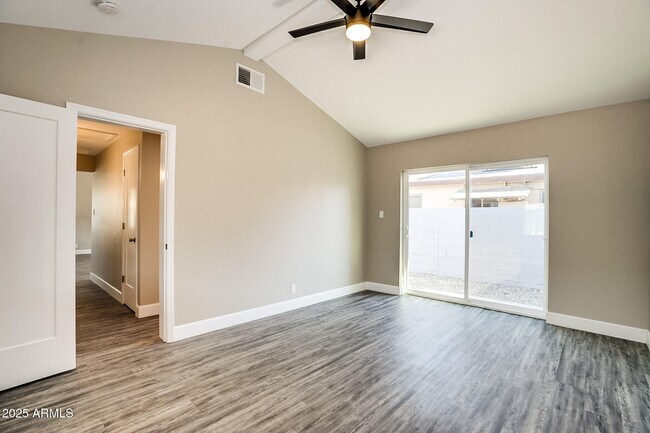 Building Photo - 211 S Doran