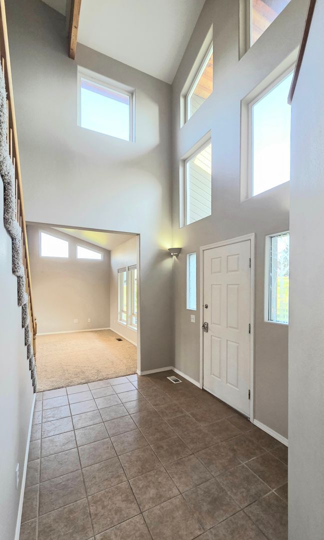 Building Photo - Grandiose Home on 1 Acre -- in East Wenatchee for Rent!!