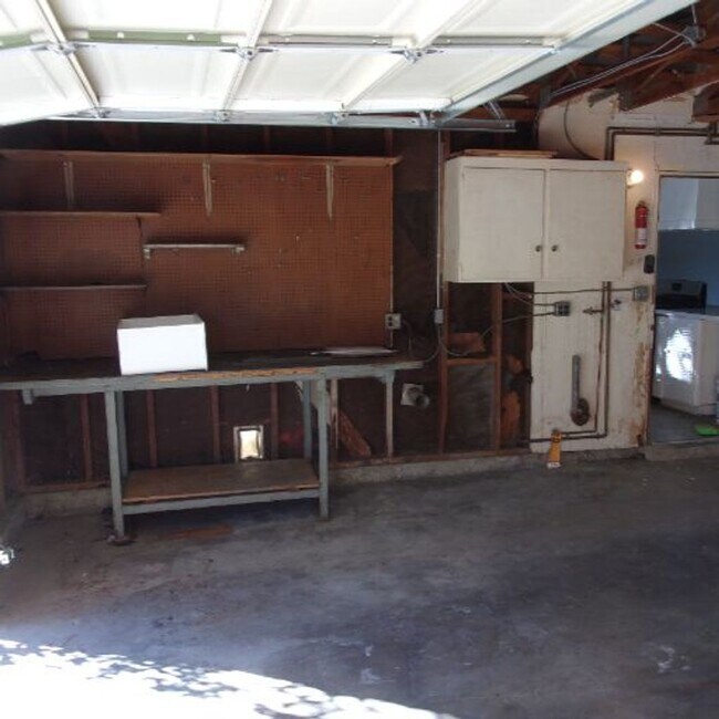 Building Photo - Spacious Private Home with Pool on Nearly Half an Acre