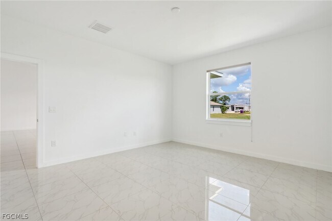 Building Photo - 2725 SW Embers Terrace