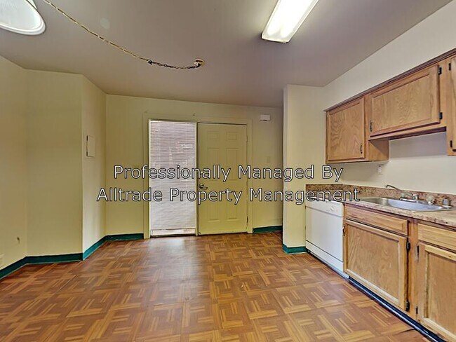 Building Photo - 5801 Russett Pl