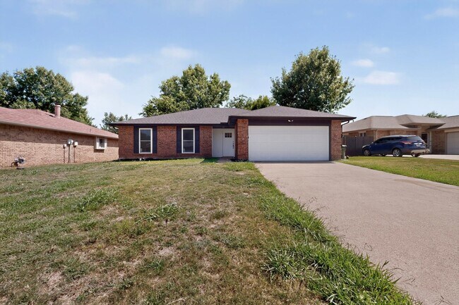 Building Photo - Gem In Flower Mound Waiting On You!!!