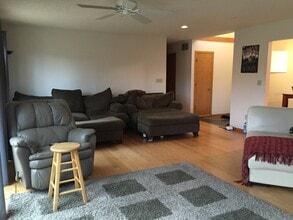 Building Photo - 5 bedroom house on the Westside - close to UIHC