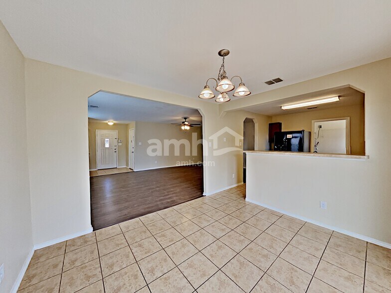 Building Photo - 9210 Pacific Maple