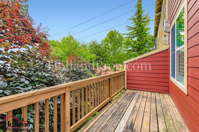 Building Photo - Wonderful 3 Bed 3 Bath Townhouse in  Hillsboro!