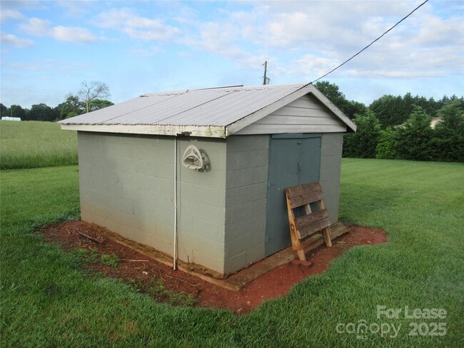 Building Photo - 3487 Avery Rd