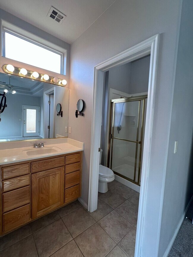 Building Photo - Townhome in Sky Ridge