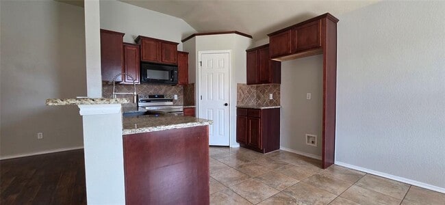 Building Photo - 913 Desert Trail