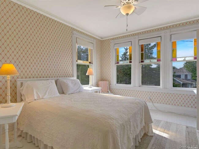 Building Photo - 51 Quogue St