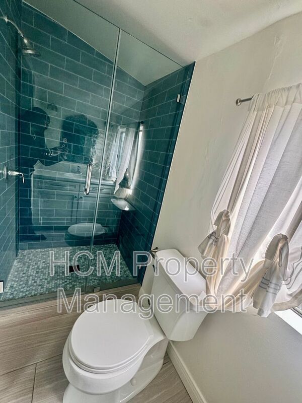 Building Photo - 1570 Locust St