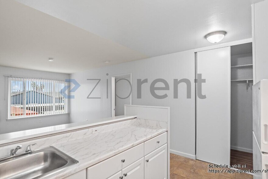 Building Photo - 100 Village Dr