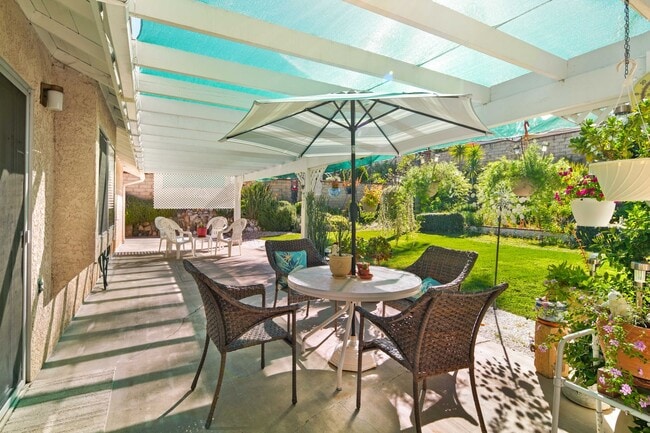 Building Photo - Wonderful Single Story Home with Great Yard in Santa Clarita!