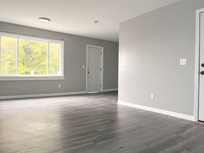 Building Photo - 1025 West Ave