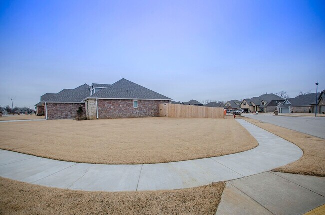 Building Photo - 4 Bed, 2.5 Bath, 3 Car Garage Beauty In Desirable Brighton Village In BA!