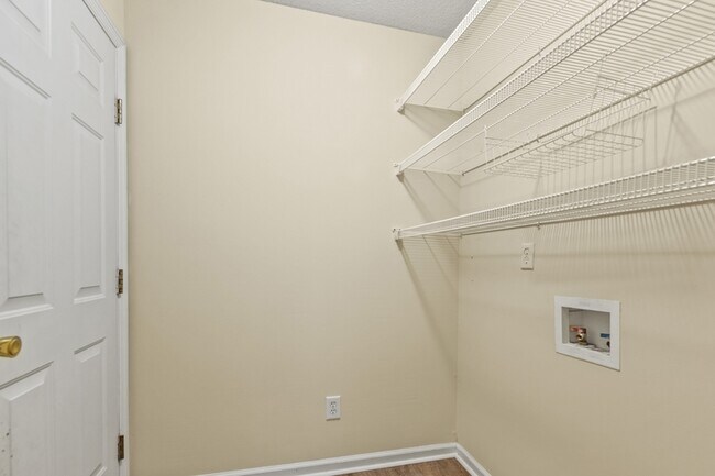 Building Photo - 115 Revolution Dr