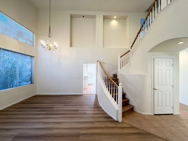 Building Photo - Beautiful two-story home with 5 bedrooms