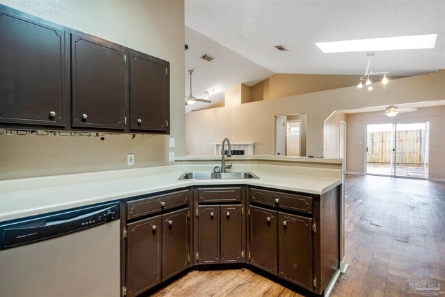 Building Photo - 2060 Cambridge Cir