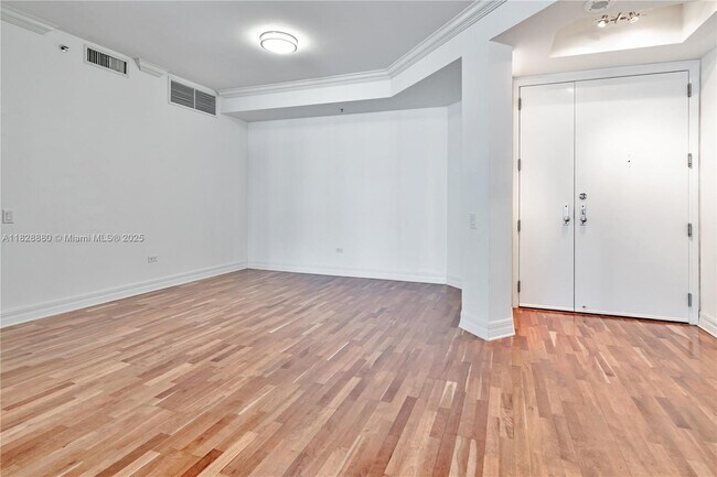 Building Photo - 808 Brickell Key Dr