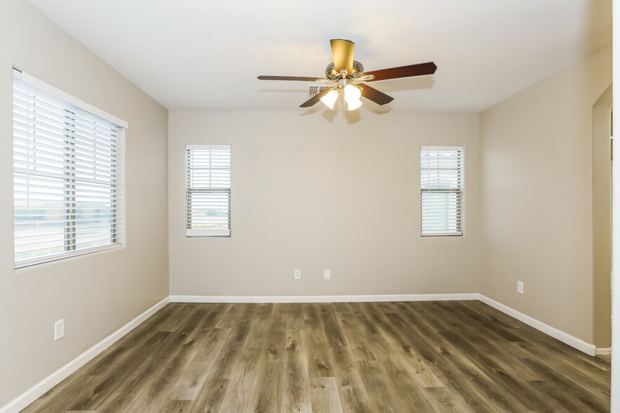 Building Photo - 407 N Ranger Ct