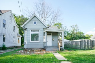 Building Photo - 1107 E Frye Ave