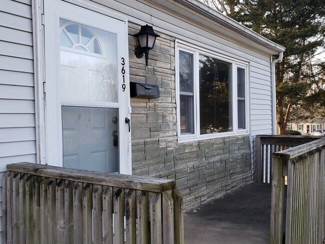 Building Photo - Nice 4 Bed 1.5 Bath Home in KCMO-Available in DECEMBER!!