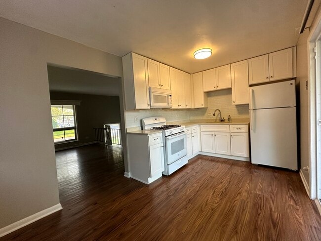 Building Photo - 315 E Rose St