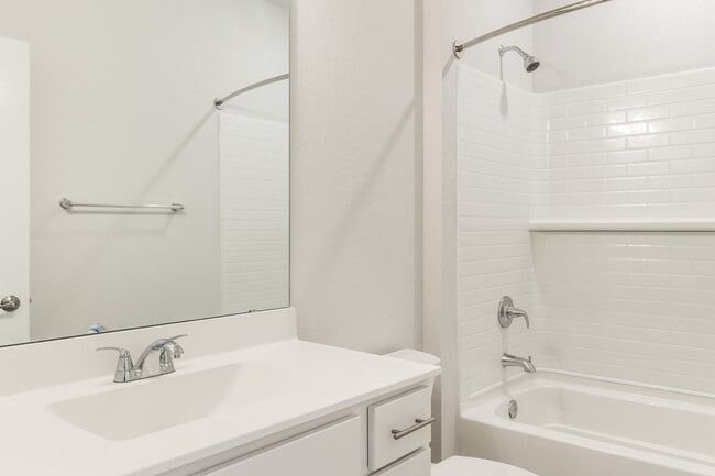 Building Photo - 993 Cascade Cir