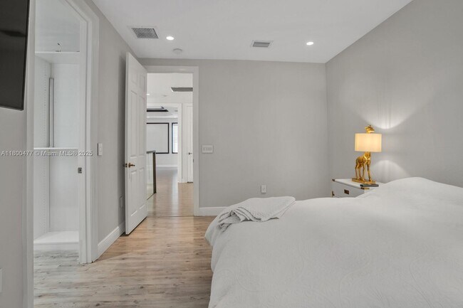 Building Photo - 5258 SW 183rd Ave