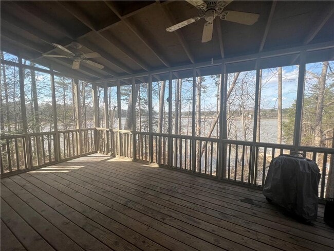 Building Photo - 3208 Lake Rd Cir