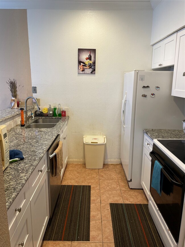 Building Photo - 8055 Cambridge St