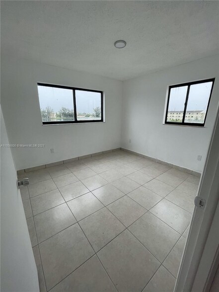 Building Photo - 16923 NW 53rd Ave