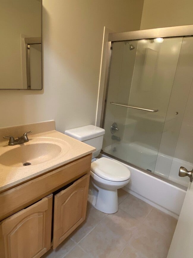 Building Photo - Newark 4 beds 2 baths Single Family House with Big Lot, Move In Ready!