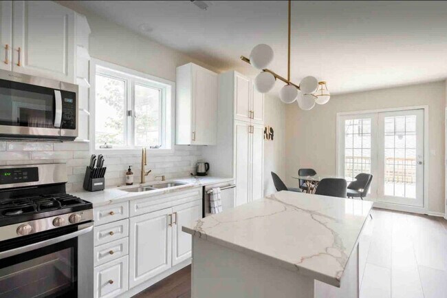 Building Photo - 1501 W Thomas St