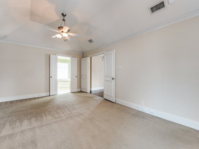 Building Photo - 3 bedroom 3 bath Duplex