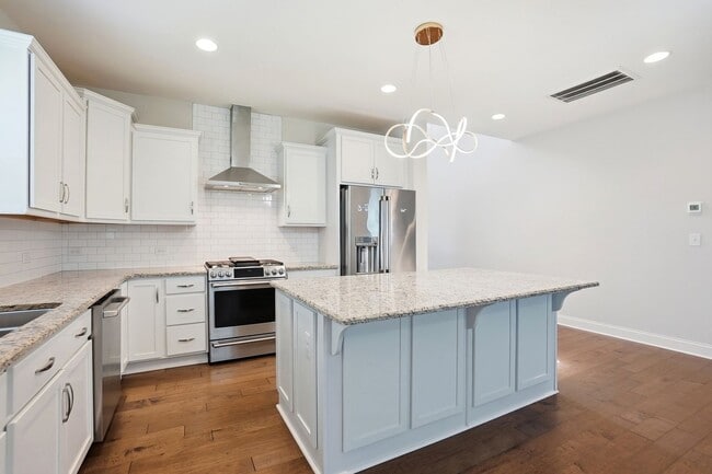 Building Photo - Stunning Home with Main-Level Bedroom, Gourmet Kitchen