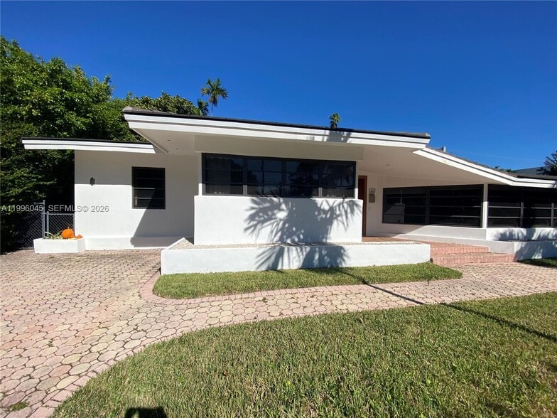 Building Photo - 1325 Marseille Dr