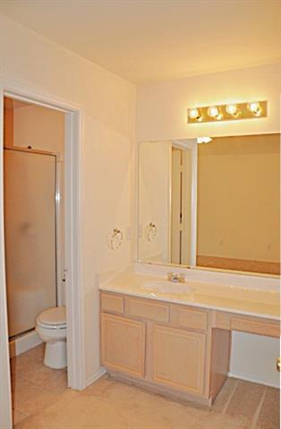 Building Photo - 2305 Brookview Dr